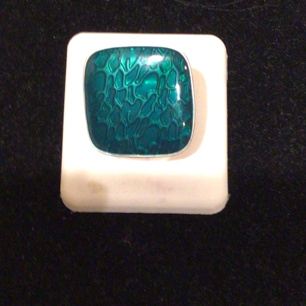 🛍️2 for $30🛍️NWOT Emerald green large stone on expandable band